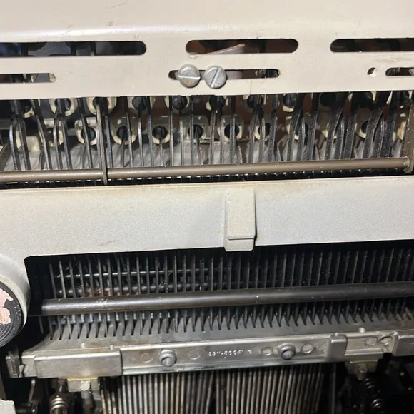 Vintage 1966 Royal Empress Elite 440 Steel Mechanical Manual Typewriter